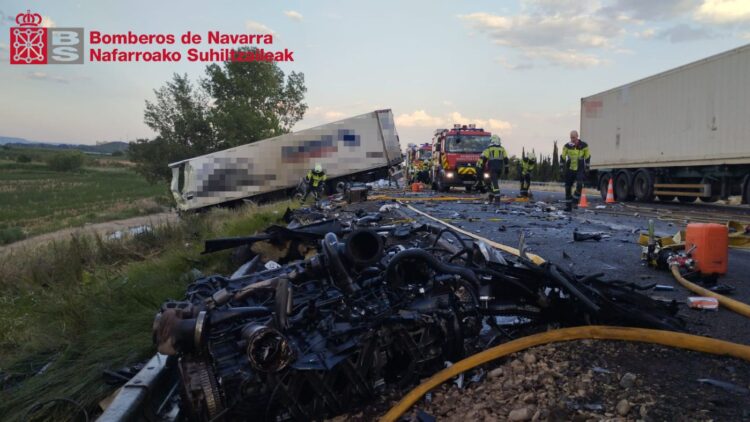 Un camionero fallecido y otro herido tras una colisión en la AP-68