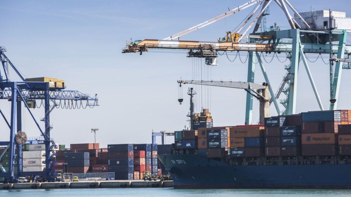 Foto. Valenciaport Valenciaport mantiene el tráfico de contenedores pese al descenso de los graneles