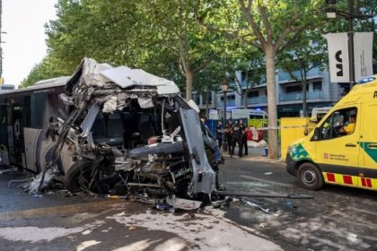 40 heridos, 4 de ellos graves, en el accidente de un autocar en Lleida. Vídeo