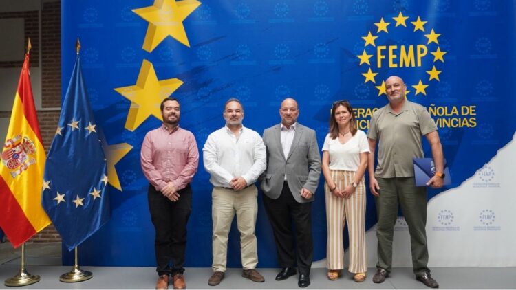 AET y FEMP compartirán datos para hacer más eficiente la movilidad urbana en España