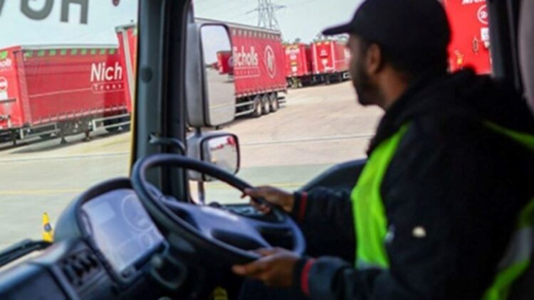 Conducir a ciegas: Informe sobre escasez de camioneros en Reino Unido