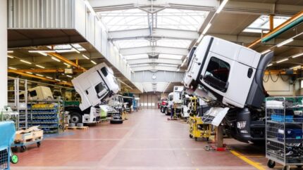 Daimler Truck retira del mercado más de 131.000 camiones por un problema de seguridad en la batería