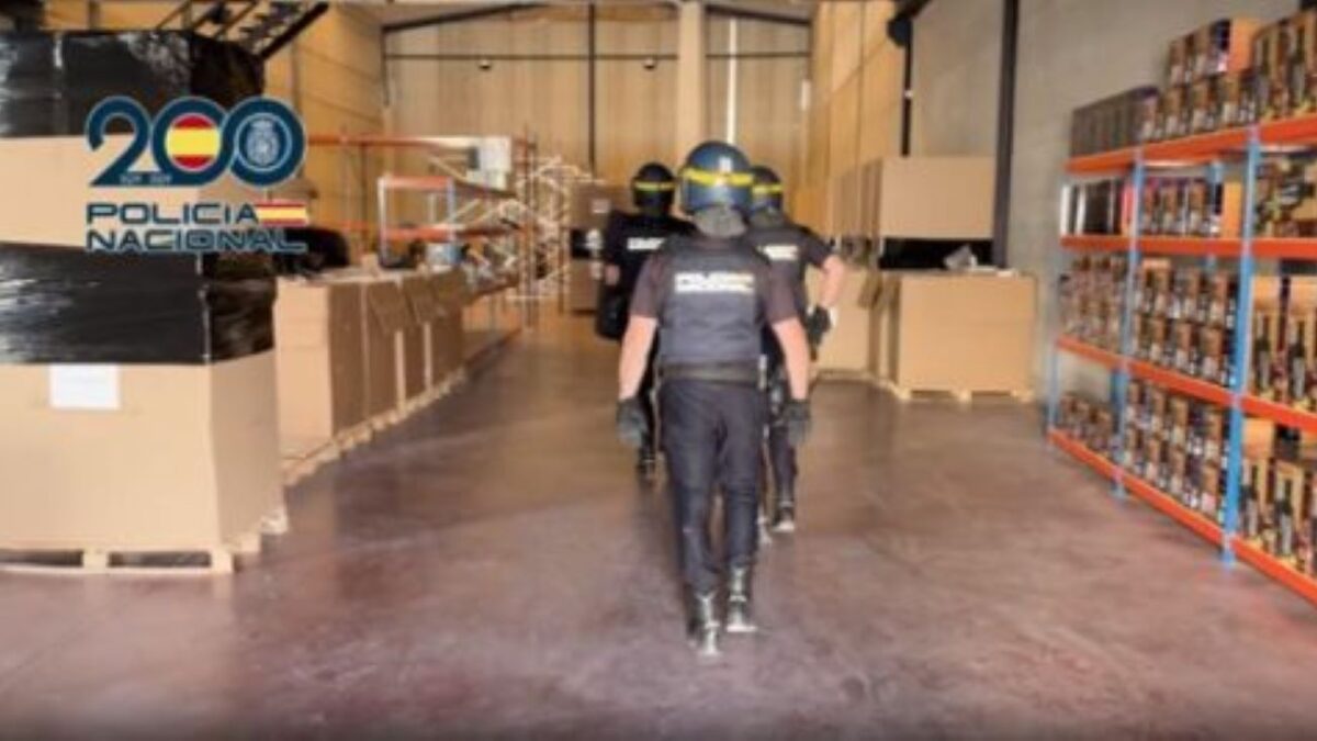 Desarticulada una organización dedicada al cultivo y transporte de marihuana a Europa en camiones. Vídeo. Foto y vídeo: Policía Nacional Desarticulada una organización dedicada al cultivo y transporte de marihuana a Europa en camiones. Vídeo