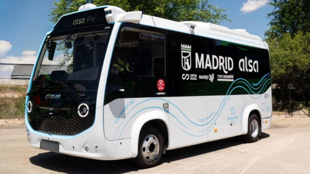 El primer autobús autónomo y a demanda de España ya opera en Mercamadrid