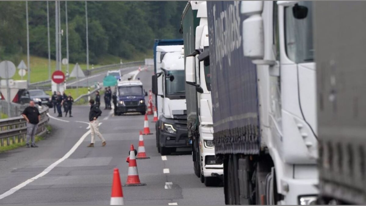 En la Radio de Diario de Transporte: PYMETRANS y el transporte de mercancías por carretera. Foto de archivo En la Radio de Diario de Transporte: PYMETRANS y el transporte de mercancías por carretera