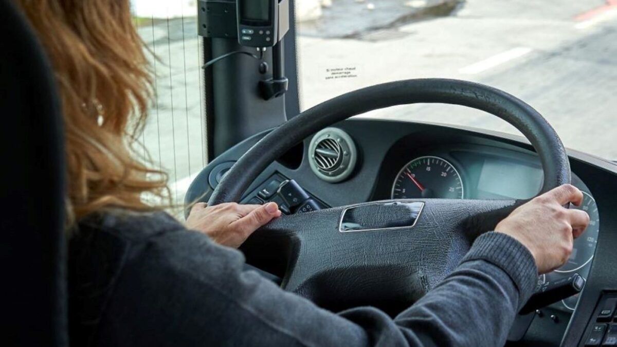 IRU promueve las mujeres conductoras de autobuses y autocares. Foto: IRU IRU promueve las mujeres conductoras de autobuses y autocares