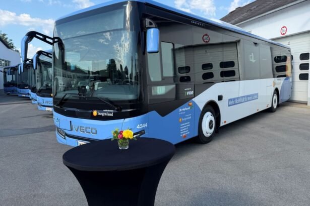 IVECO BUS entrega 36 autobuses CROSSWAY de acceso bajo al Grupo Dr. Richard