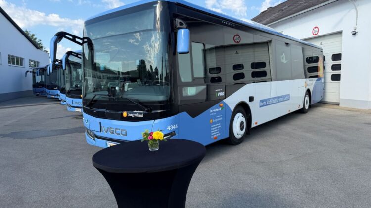 IVECO BUS entrega 36 autobuses CROSSWAY de acceso bajo al Grupo Dr. Richard
