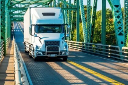 La escasez de camioneros en Canadá disminuye
