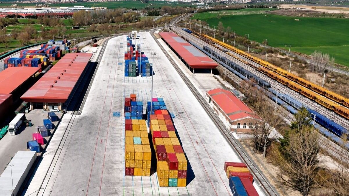 La nueva terminal de carga intermodal de Noáin entra en servicio. Foto: Adif La nueva terminal de carga intermodal de Noáin entra en servicio