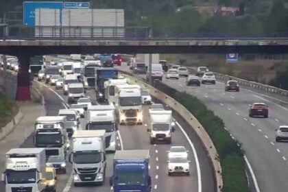 Los transportistas valencianos denuncian el colapso total del by-pass en verano