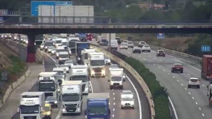 Los transportistas valencianos denuncian el colapso total del by-pass en verano
