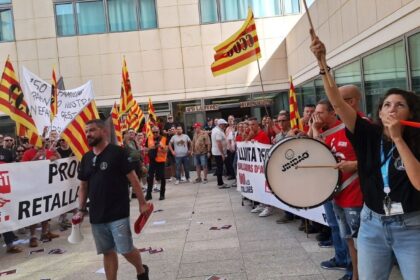 Primera movilización del Comité de Empresa de la Autoridad Portuaria de Barcelona ante el anuncio de recortes salariales
