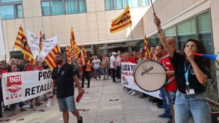 Primera movilización del Comité de Empresa de la Autoridad Portuaria de Barcelona ante el anuncio de recortes salariales