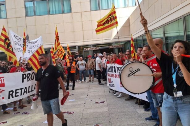 Primera movilización del Comité de Empresa de la Autoridad Portuaria de Barcelona ante el anuncio de recortes salariales