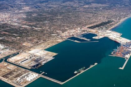 Puerto de Castellón: Los trabajadores denuncian la falta de compromiso del presidente de la Autoridad Portuaria