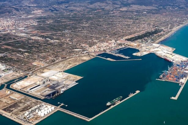 Puerto de Castellón: Los trabajadores denuncian la falta de compromiso del presidente de la Autoridad Portuaria