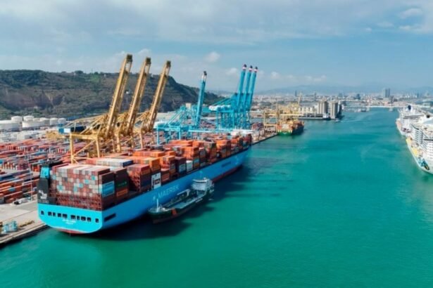 Repsol y Maersk realizan el primer suministro de bioetanol a un buque en el puerto de Barcelona