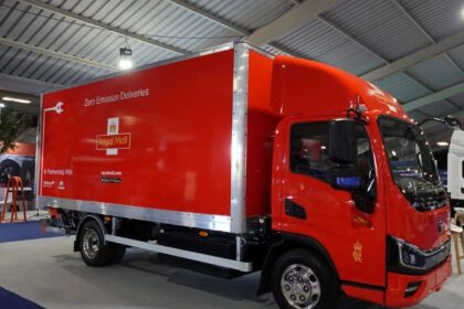 Royal Mail prueba el camión eléctrico Yutong TE7 con Pelican Electric Trucks