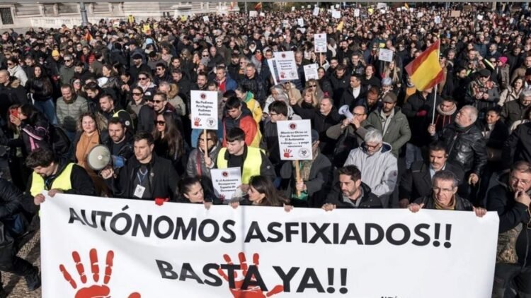 Un autónomo con custodia compartida, al borde de la asfixia financiera por el impago unilateral de su mutua de accidentes