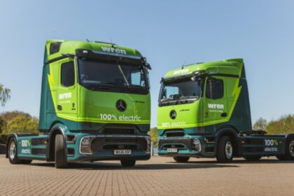 Wren Kitchens avanza hacia la descarbonización con 10 camiones eléctricos Mercedes-Benz