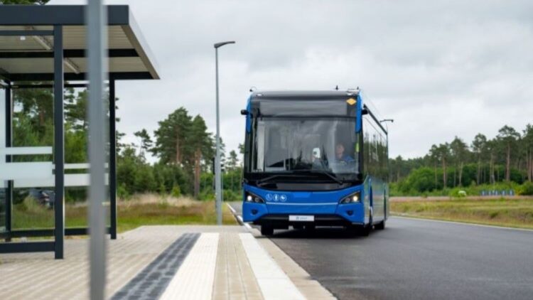 ZF presenta la forma más segura e inteligente de acercarse a las paradas de autobús. Fotos