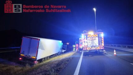 Herido un camionero de 66 años tras sufrir una salida de vía en la AP-15