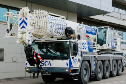 Southern Cranes & Access incorpora a su flota una grúa Liebherr LTM 1150-5.3 y una LTM 1300-6.4