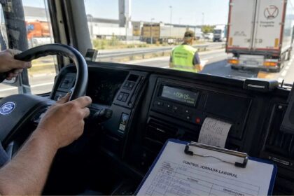 Tacógrafo y normativa laboral: cómo encajar las dos regulaciones en el transporte profesional